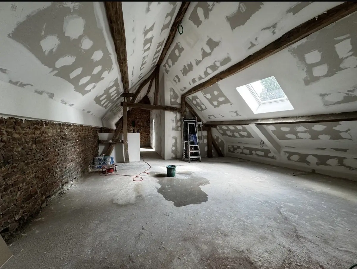 Combles en cours de rénovation